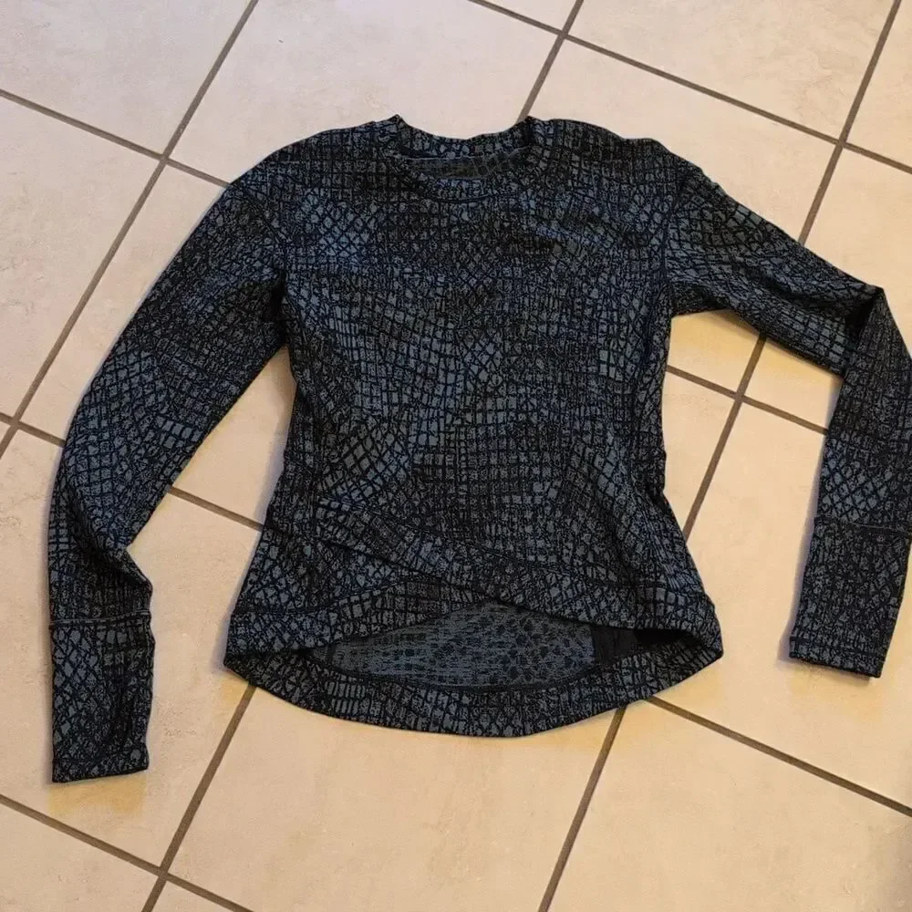 Lululemon Close To Crossing Long sleeve With Tulip Hem Tectonic Blue Jacquard S
